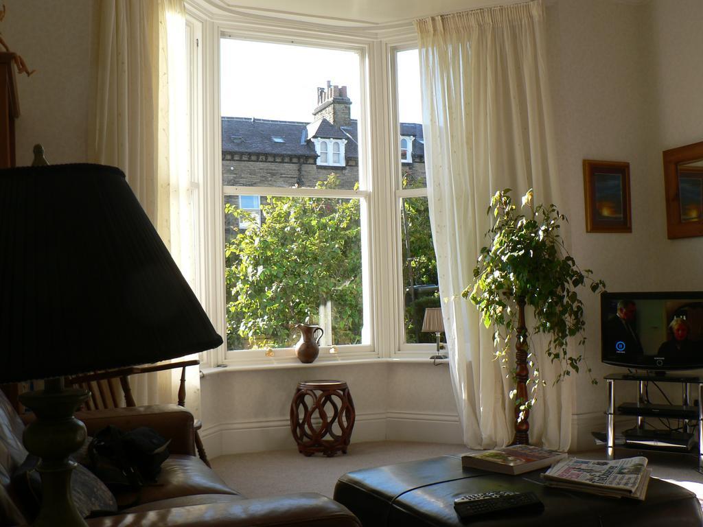 16 Franklin Bijou Boutique Bed and Breakfast Harrogate Eksteriør billede